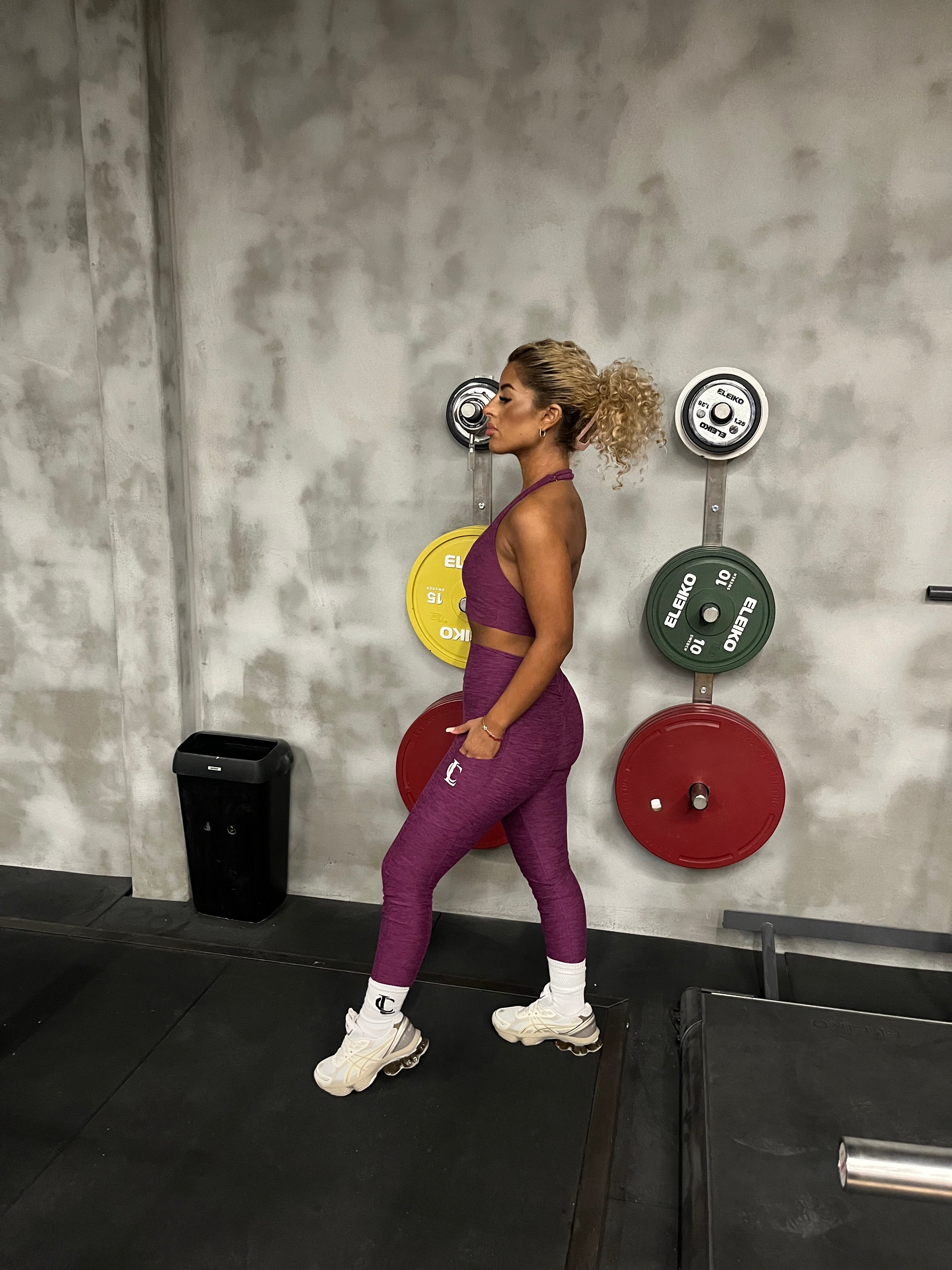 ‘V Back Scrunch Leggings’ with side pockets - Cloudy Purple